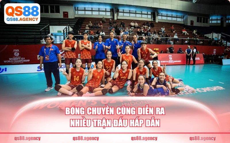 Bóng chuyền cũng diễn ra nhiều trận đấu hấp dẫn